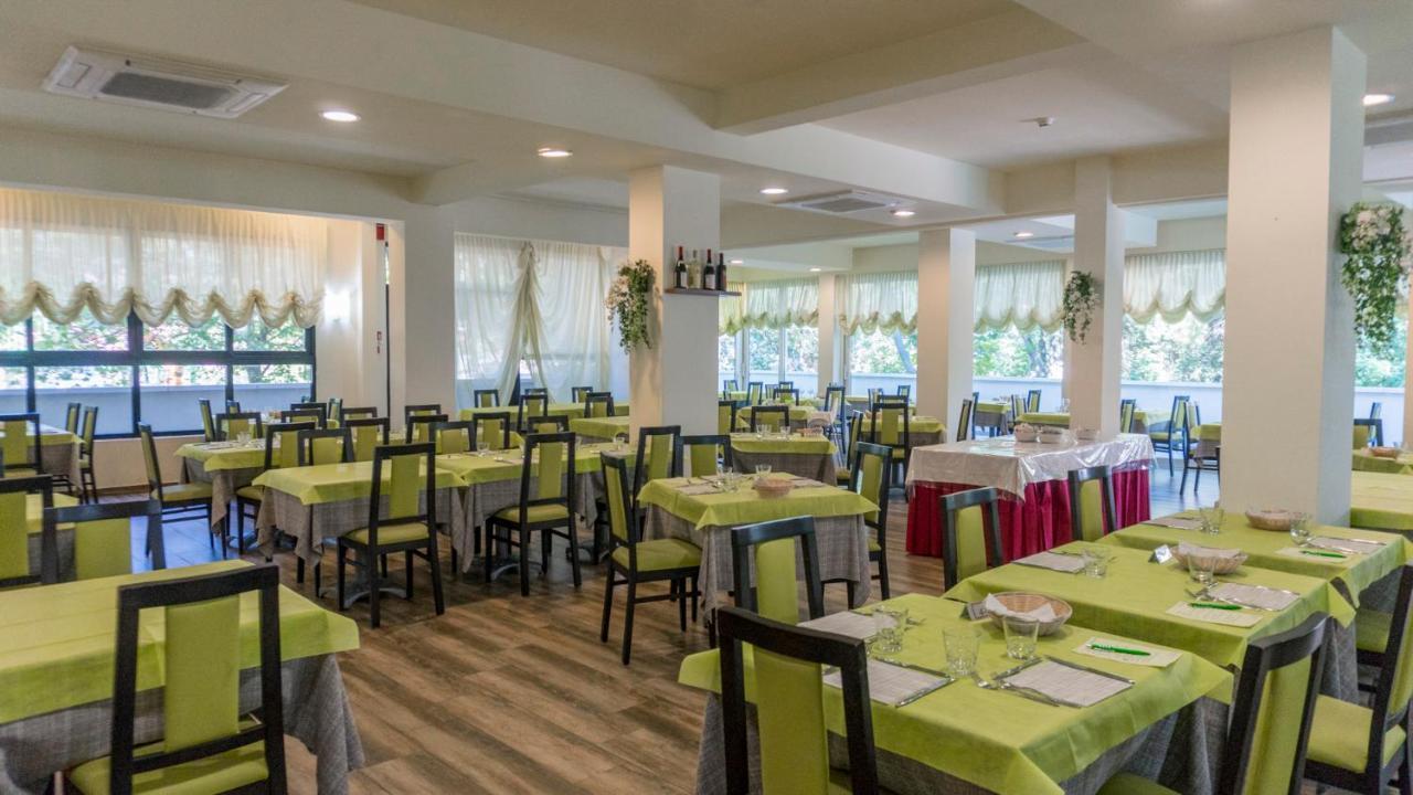 Hotel Union Park - Sul Mare Con Piscina Riscaldata -idromassaggio -spiaggia - Parcheggio Riccione