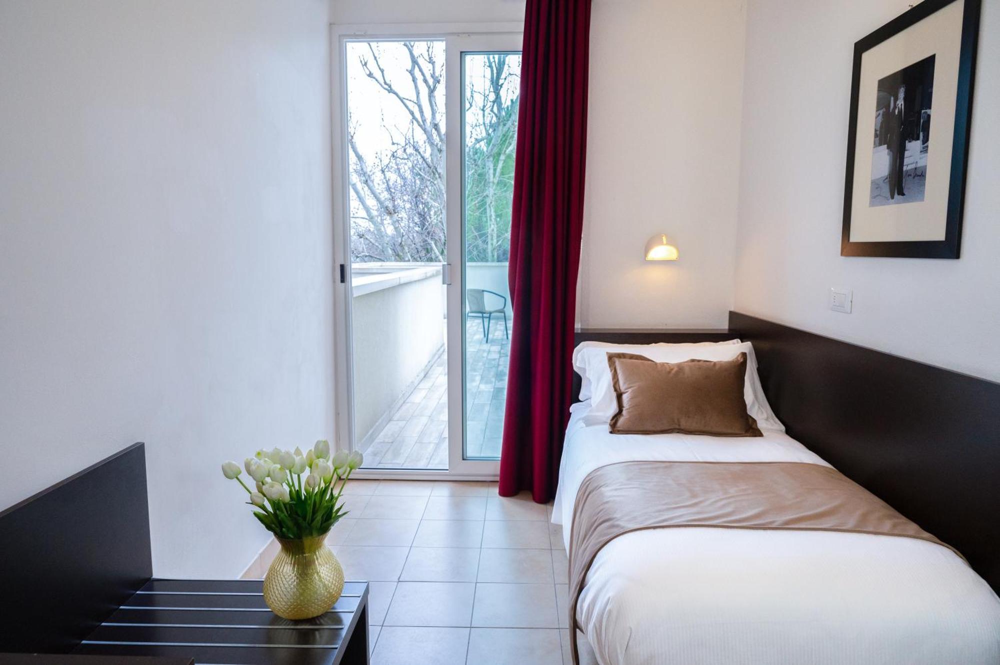 Union Park - Sul Mare Con Piscina Riscaldata -idromassaggio -spiaggia - Parcheggio 3* Riccione