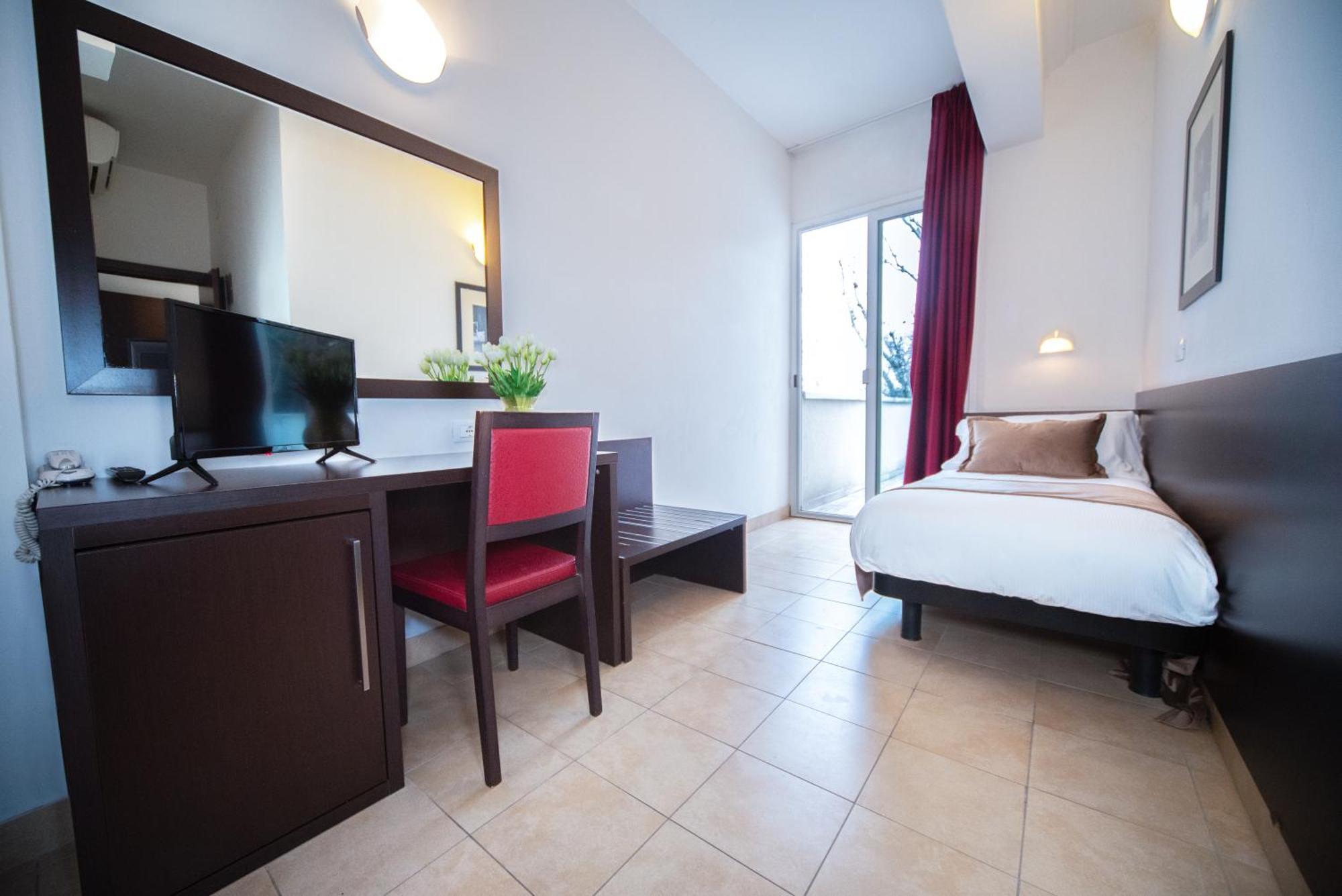 Union Park - Sul Mare Con Piscina Riscaldata -idromassaggio -spiaggia - Parcheggio 3* Riccione
